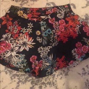 Floral ruffle shorts